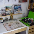 Bonjour à tous ! Après avoir visité les établis de Cédric, Cyril et… Cyril, je vous invite dans mon antre figurinistique, atelier de peinture et accessoirement bureau. Plan de travail [&hellip;]