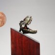 Alors que je réfléchissais à la manière dont j&rsquo;allais pouvoir mettre en scène cette figurine, j&rsquo;ai eu l&rsquo;idée de ne peindre que sa tête, qui est en fait une une [&hellip;]