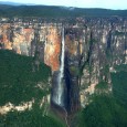 Lorsque l&rsquo;eau jaillit dans les airs, elle forme une cascade. Un calme permanent, liée au renouvellement, est soudain accompagné d&rsquo;une chute brutale. Que veux nous dire le monde, avec autant de beauté [&hellip;]