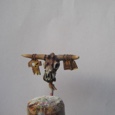 J&rsquo;ai continué l&rsquo;emblème de l&rsquo;ork en travaillant le crâne. Je suis repartit sur une base de gris pour les parties blanches et j&rsquo;ai pris mon pied à l&rsquo;étape des nuances. [&hellip;]
