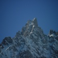 Comme promis, voici le massif du Mont Blanc côté Italie ! À la sortie du Tunnel routier apparaît la grande Aiguille noire de Peuterey. Entrèves et Courmayeur sont les deux villes situées [&hellip;]