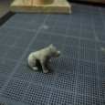 Le set de Chiens sculpté par Cédric Bataille est bientôt disponible. Nous passons en revue ces nouvelles figurines.  Après les lapins, les écureuils et les chats de Damien Hazard, c&rsquo;est au tour des chiens de rejoindre la [&hellip;]